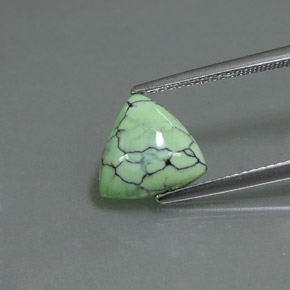 2.47カラットの天然イエローグリーンターコイズ（10.3×10 mm・トリリアント）