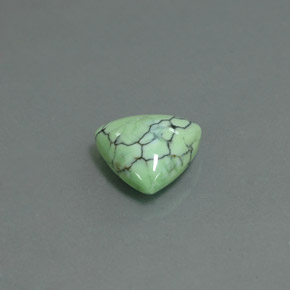 2.47カラットの天然イエローグリーンターコイズ（10.3×10 mm・トリリアント）