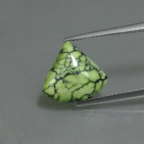 2.93カラットの天然イエローグリーンターコイズ（13.4×12.4 mm・ファンシーシェイプ）