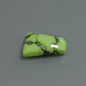 2.62カラットの天然イエローグリーンターコイズ（11.8×9.3 mm・ファンシーシェイプ）