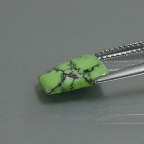 2.04カラットの天然イエローグリーンターコイズ、ファンシーシェイプ、オペーク