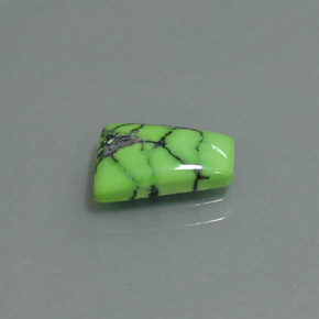 1.63カラットの天然イエローグリーンターコイズ（10.3×8.2 mm・ファンシーシェイプ）