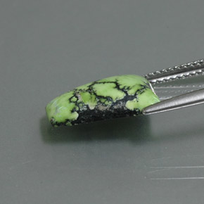 3.45カラットの天然イエローグリーンターコイズ、ファンシーシェイプ、オペーク