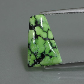 2.84カラットの天然イエローグリーンターコイズ（14.9×10.1 mm・ファンシーシェイプ）