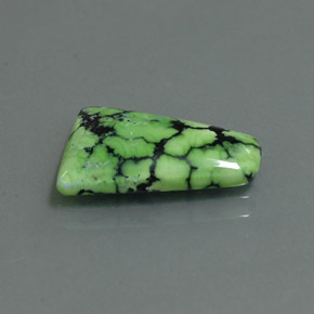 2.84カラットの天然イエローグリーンターコイズ（14.9×10.1 mm・ファンシーシェイプ）