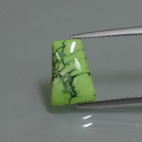 2.06カラットの天然イエローグリーンターコイズ（11.4×8 mm・ファンシーシェイプ）