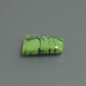 2.06カラットの天然イエローグリーンターコイズ（11.4×8 mm・ファンシーシェイプ）