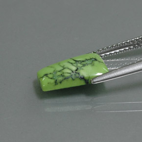 2.06カラットの天然イエローグリーンターコイズ（11.4×8 mm・ファンシーシェイプ）