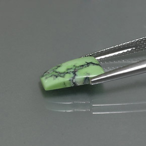1.99カラットの天然イエローグリーンターコイズ（11.2×8.6 mm・ファンシーシェイプ）