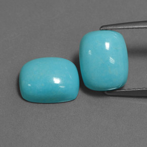 カラットの天然ブルーターコイズ（10.2×8.2 mm・クッションカット）