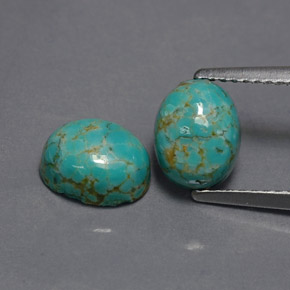 カラットの天然ブルーグリーンターコイズ（8.1×6.2 mm・オーバルカット）