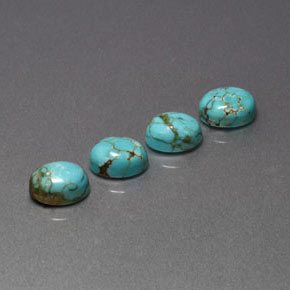 カラットの天然ブルーグリーンターコイズ（8.1×6.2 mm・オーバルカット）
