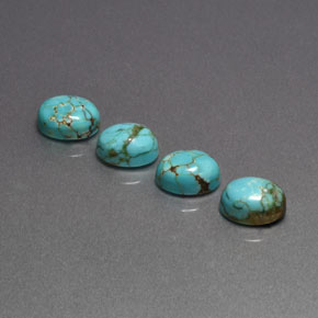 カラットの天然ブルーグリーンターコイズ（8.1×6.2 mm・オーバルカット）