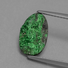 2.43カラットの天然グリーンウバロバイトドゥルージー（11.4×7.8 mm・ファンシーシェイプ）