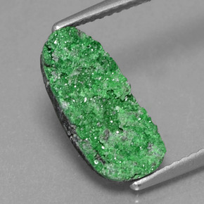 2.74カラットの天然グリーンウバロバイトドゥルージー（14×6.8 mm・ファンシーシェイプ）
