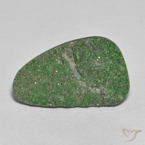 31.31ct 天然 薄いパイングリーン ウバロバイト ガーネットドゥルージー, ファンシー, オペーク