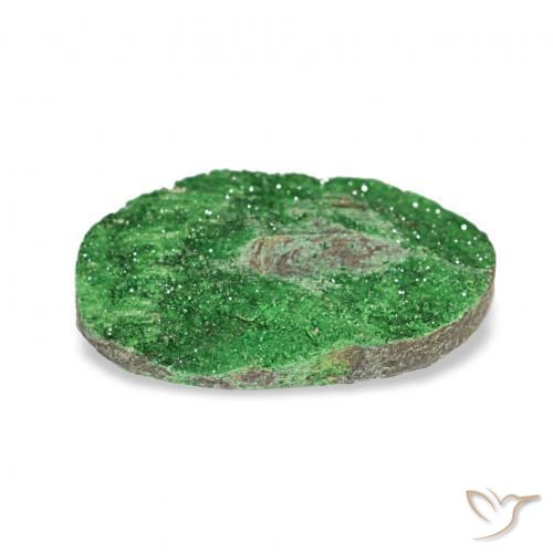 5.69カラットの天然Deep Earthy Greenウバロバイト ガーネットドゥルージー、オーバルカット、オペーク