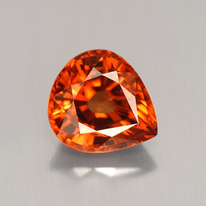 3.65カラットの天然オレンジジルコン（9.2×8.3 mm・洋梨の形）