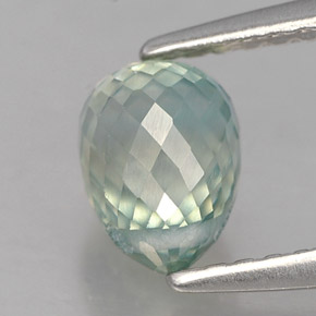 1.82カラットの天然青みがかった緑ジルコン（6.5×5 mm・ブリオレット）