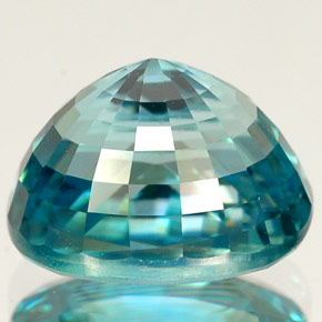 5.80カラットの天然ストロングブルージルコン（9.8×7.8 mm・オーバルカット）