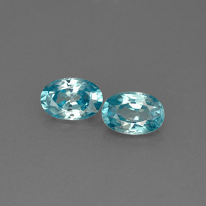カラットの天然ブルージルコン（6.1×4.1 mm・オーバルカット）