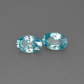 カラットの天然ブルージルコン（6.1×4.1 mm・オーバルカット）