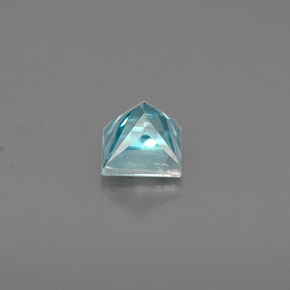 0.65カラットの天然ブルージルコン（4.1×4.1 mm・四角）