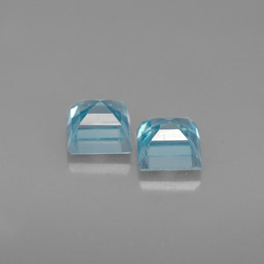 カラットの天然ブルージルコン（4.4×4.3 mm・四角）