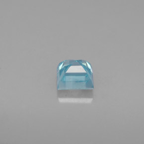 0.84カラットの天然ブルージルコン（4.5×4.4 mm・四角）