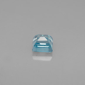 0.76カラットの天然ブルージルコン（4.1×4.1 mm・四角）