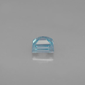 0.70カラットの天然ブルージルコン（4.3×4 mm・四角）
