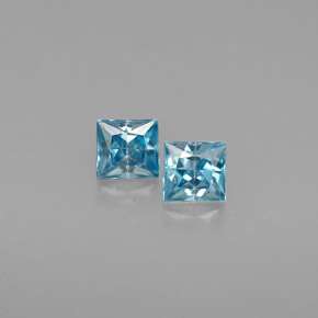 カラットの天然ブルージルコン（3.5×3.2 mm・四角）