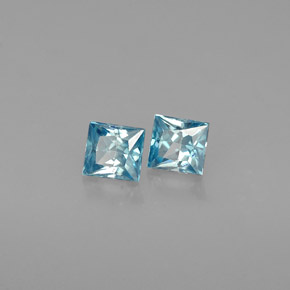 カラットの天然ブルージルコン（3.5×3.2 mm・四角）