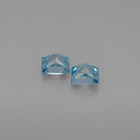 カラットの天然ブルージルコン（3.5×3.2 mm・四角）