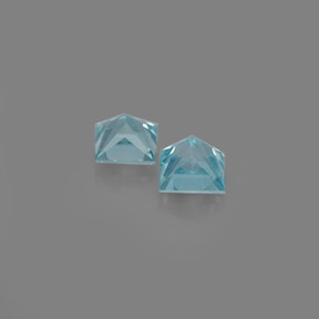 カラットの天然ブルージルコン（3.6×3.5 mm・四角）