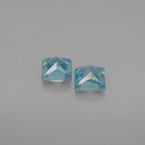 カラットの天然ブルージルコン（3.6×3.6 mm・四角）