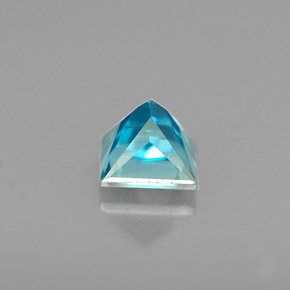 0.72カラットの天然ブルージルコン（4.2×4.2 mm・四角）