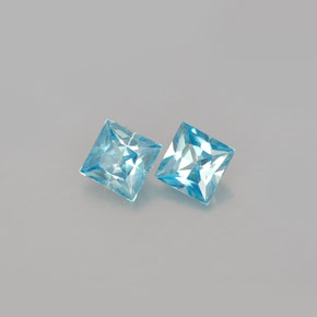 カラットの天然ブルージルコン（4×3.9 mm・四角）