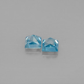 カラットの天然ブルージルコン（3.7×3.6 mm・四角）