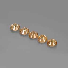 カラットの天然オレンジジルコン（4.60 mm・ラウンドカット）