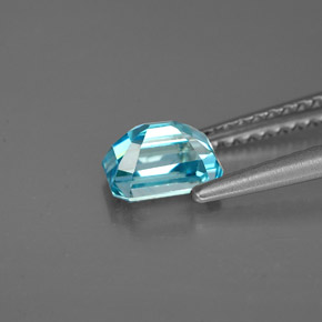 1.22カラットの天然ブルージルコン（6.1×4.1 mm・エメラルドカット）
