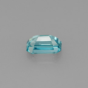 0.97カラットの天然ブルージルコン（6.1×4 mm・エメラルドカット）
