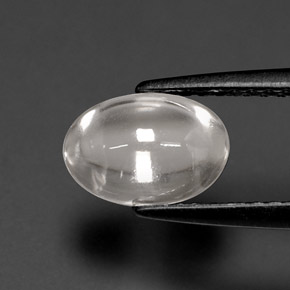 1.72カラットの天然ホワイトジルコン（8.1×5.6 mm・オーバルカット）