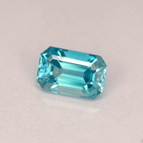 0.90カラットの天然ブルージルコン（6×4 mm・エメラルドカット）