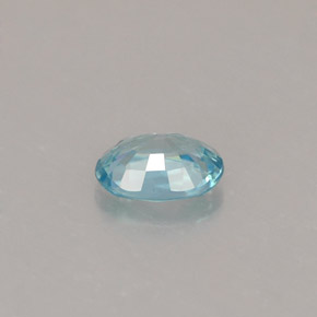 0.70カラットの天然ブルージルコン（5.9×4.2 mm・オーバルカット）