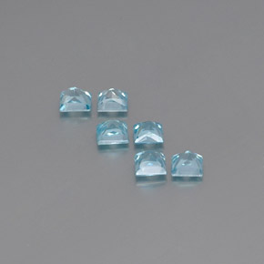 カラットの天然ブルージルコン（3.7×3.6 mm・四角）