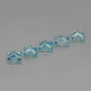 カラットの天然ブルージルコン（4×3.9 mm・四角）