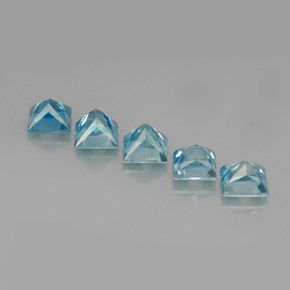 カラットの天然ブルージルコン（3.9×3.9 mm・四角）