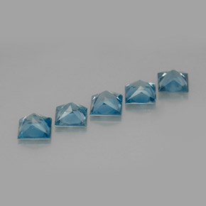 カラットの天然ブルージルコン（4.3×4.1 mm・四角）