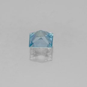 0.62カラットの天然ブルージルコン（4.4×4.3 mm・四角）